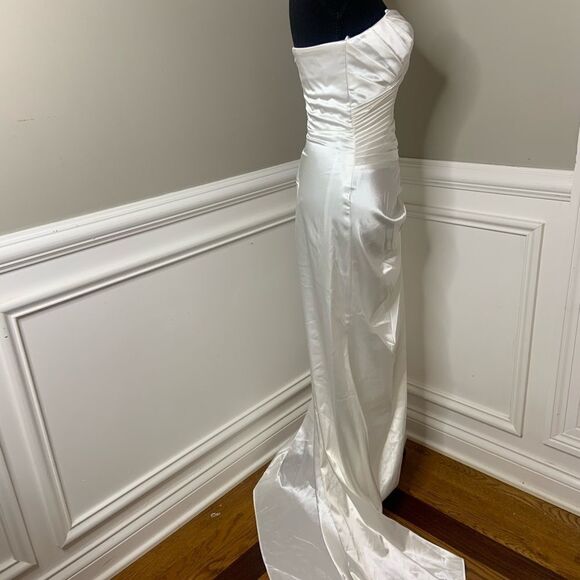 NWT Cinderella Design satin a-line wedding dress size small - Picture 9 of 13